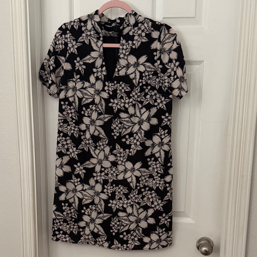 204 Ethereal Paper Crane Black and White Floral Print Shift Dress